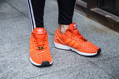 一大波新鲜的 adidas Originals ZX FLUX 来袭，我们找来三位时尚 